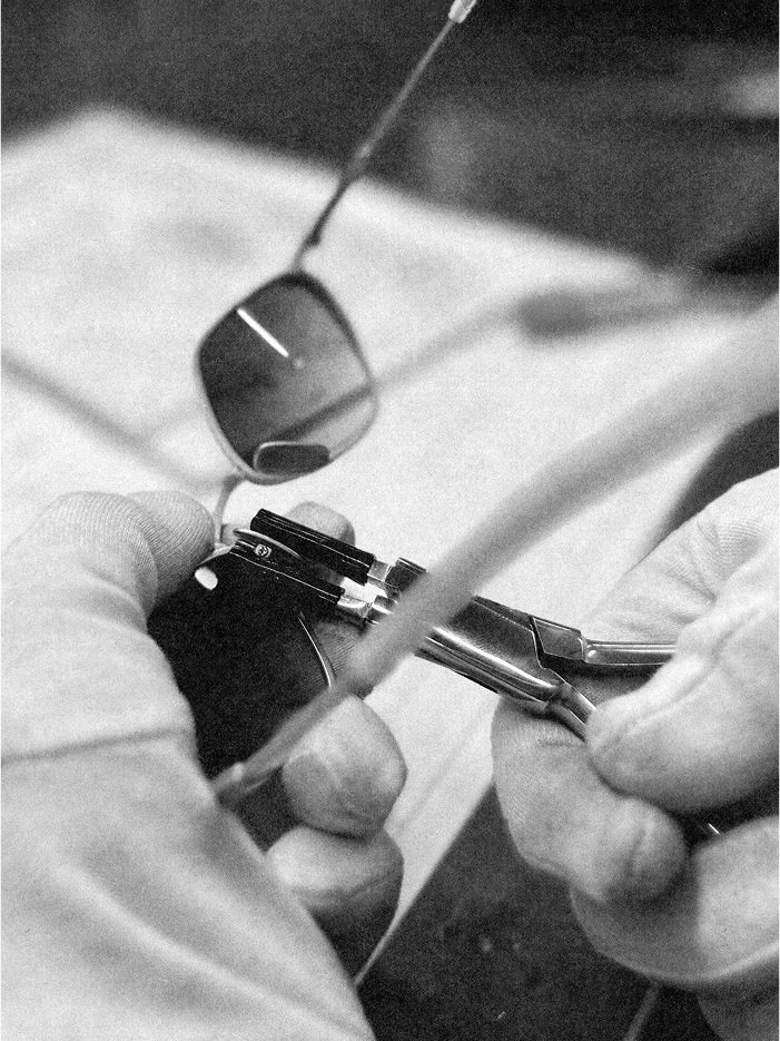 Hands Creating Valtoria Glasses_02